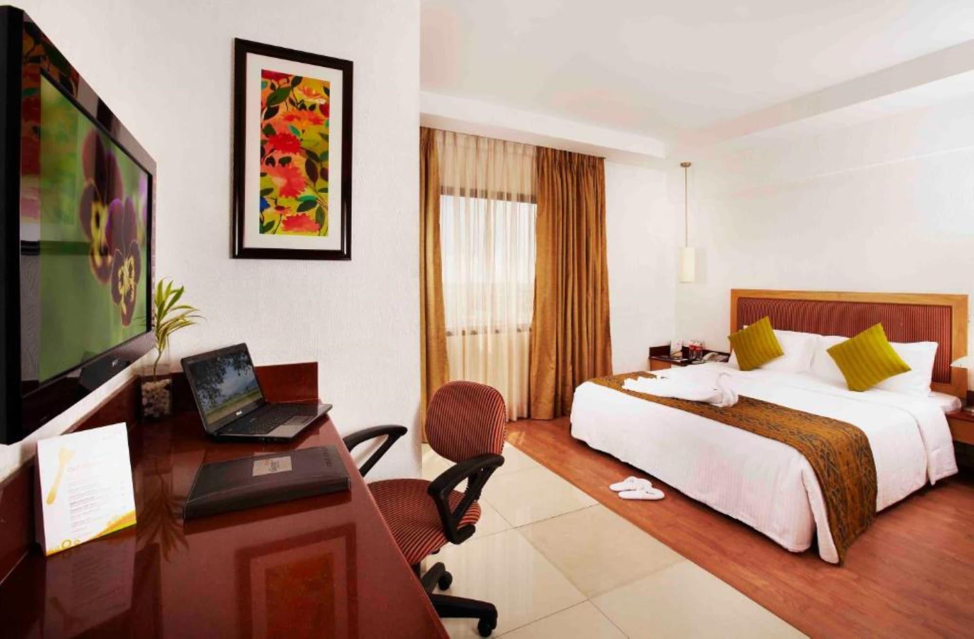 Savera Hotel Chennai Ngoại thất bức ảnh