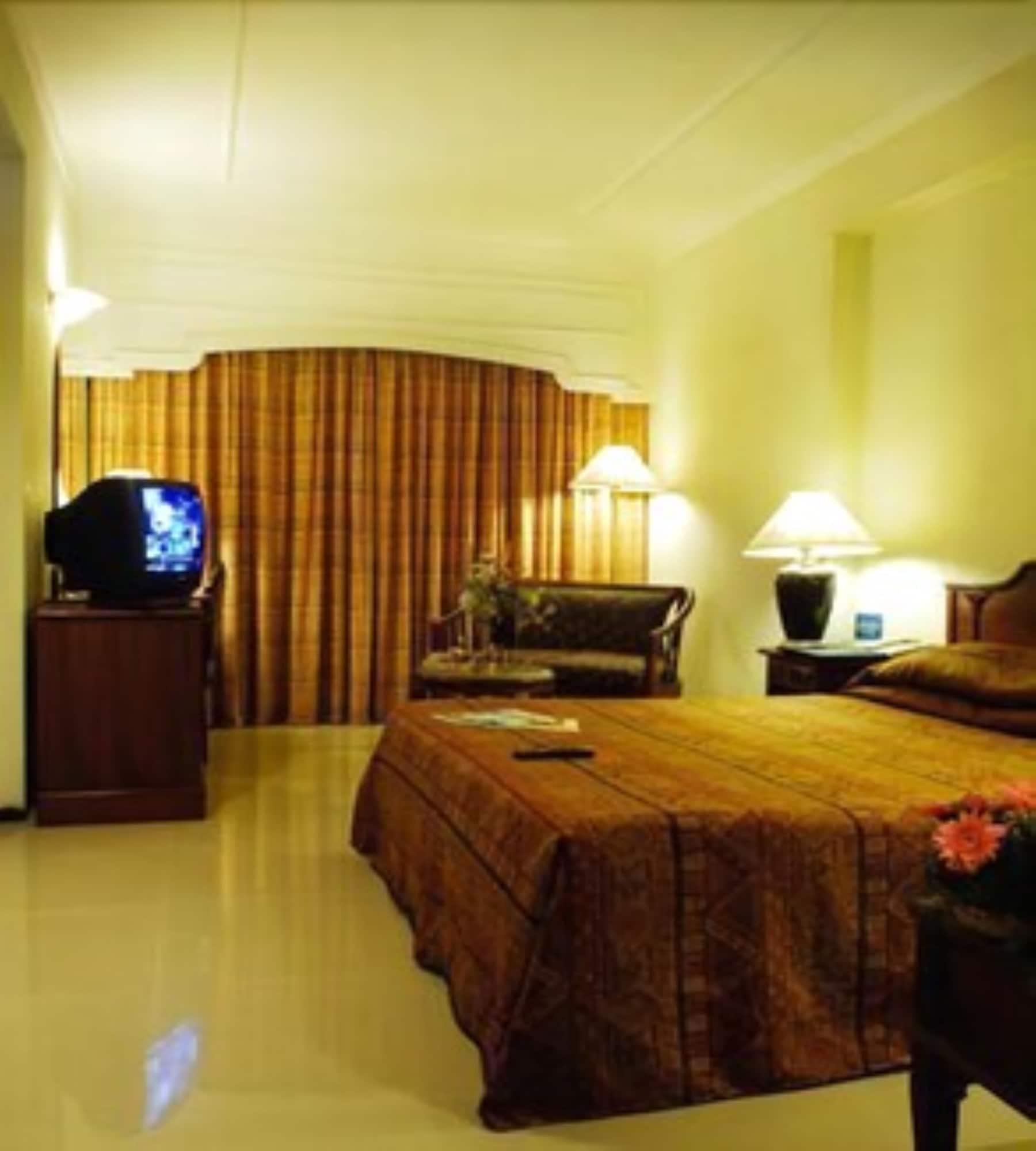 Savera Hotel Chennai Ngoại thất bức ảnh