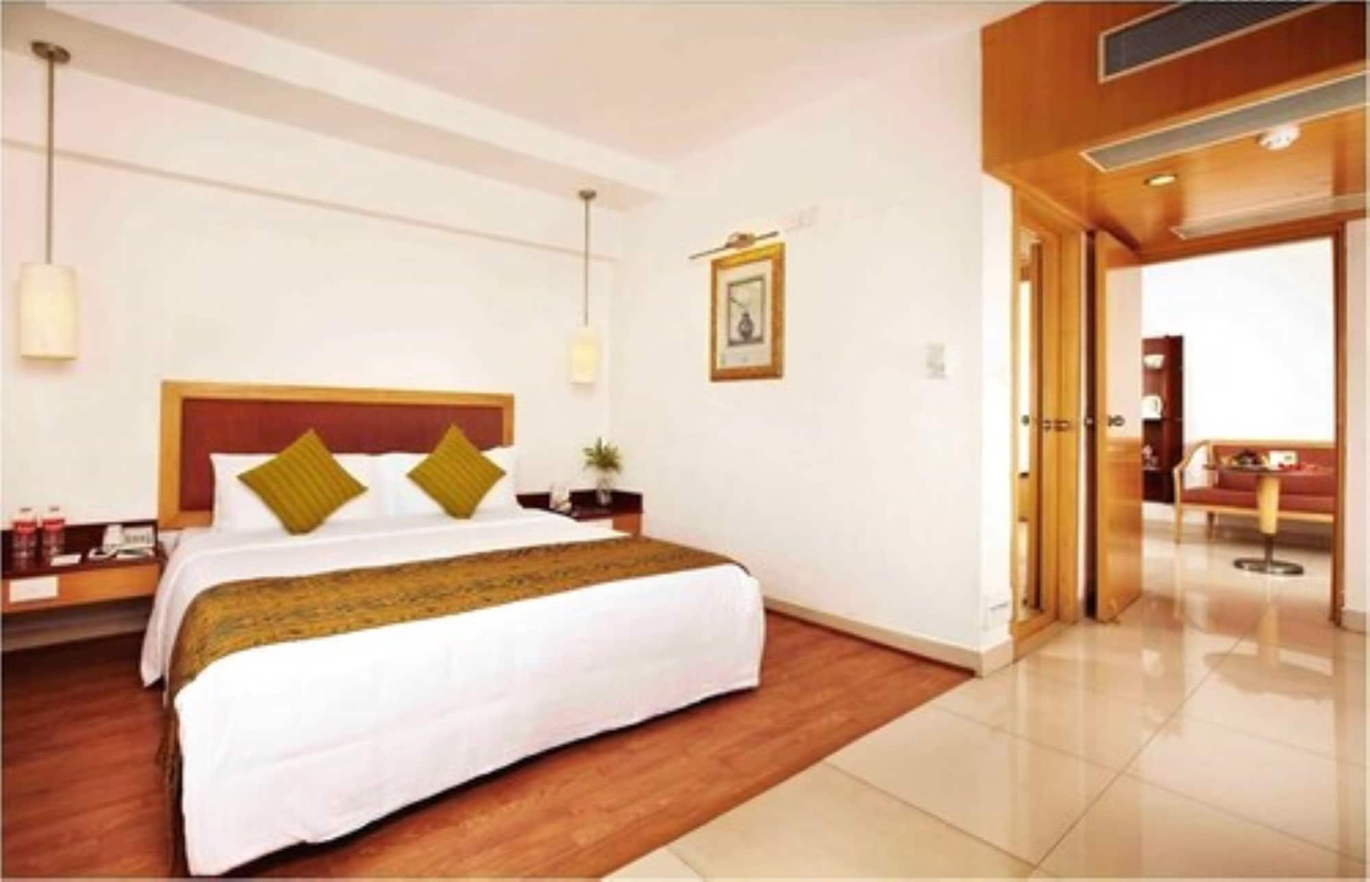 Savera Hotel Chennai Ngoại thất bức ảnh