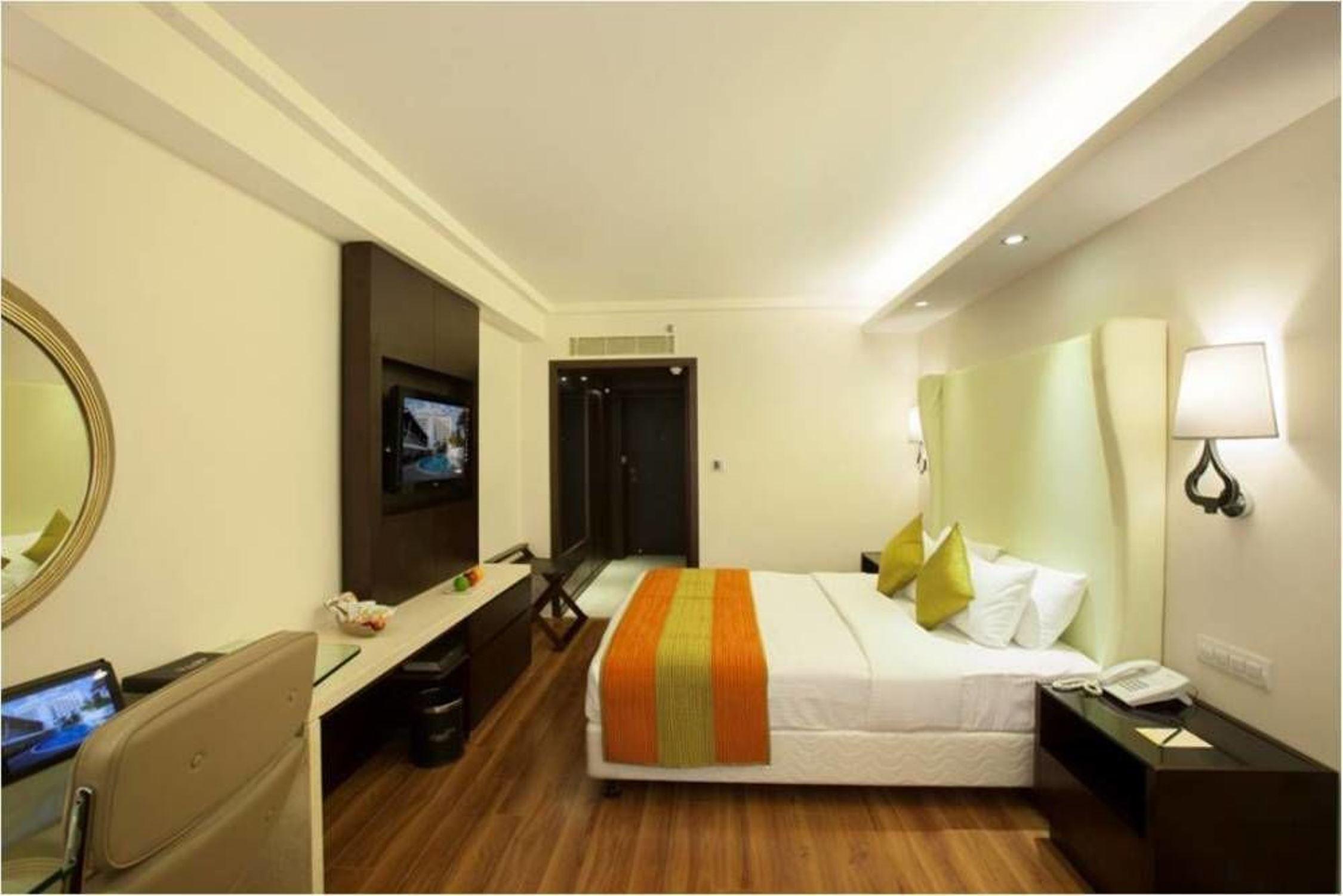 Savera Hotel Chennai Ngoại thất bức ảnh