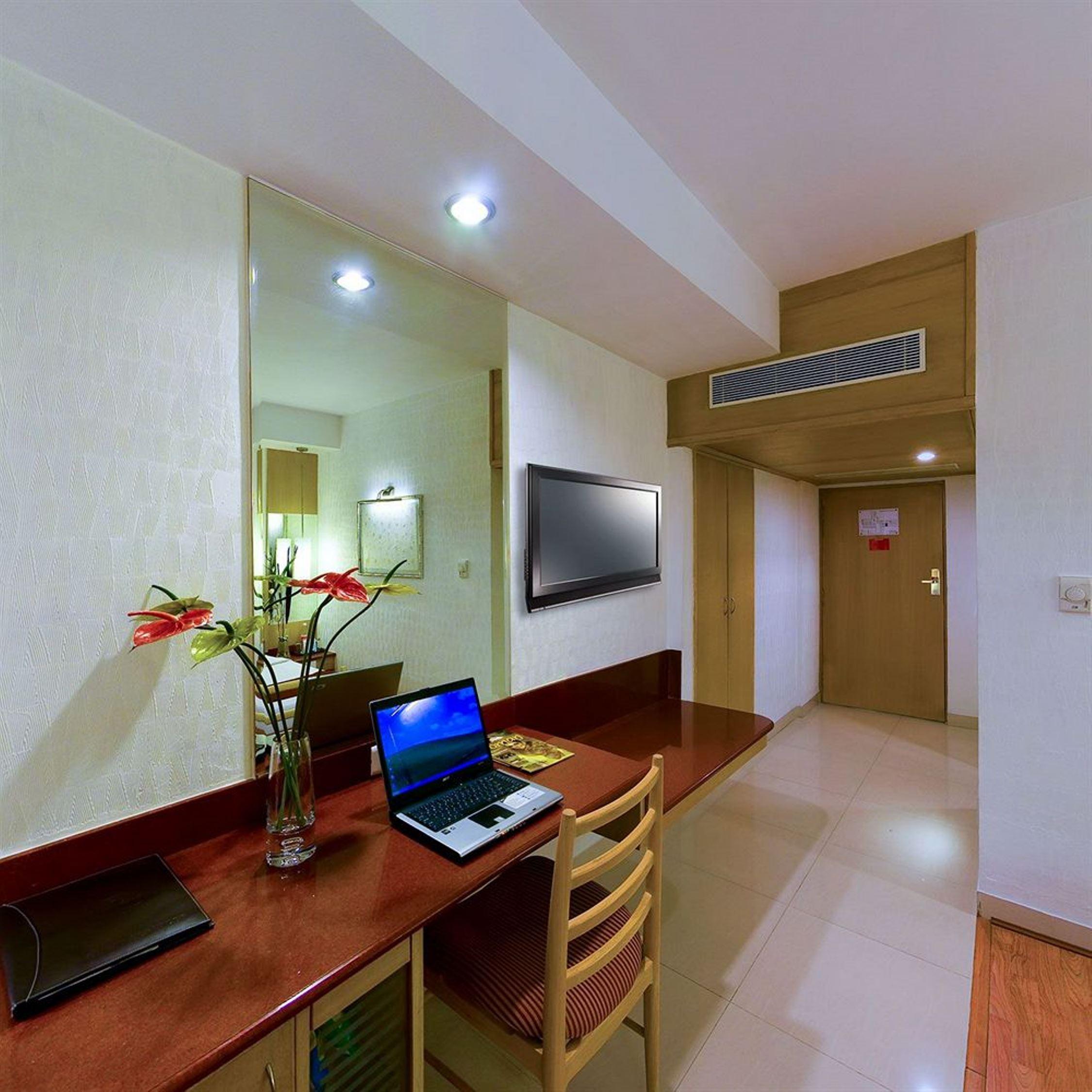 Savera Hotel Chennai Ngoại thất bức ảnh