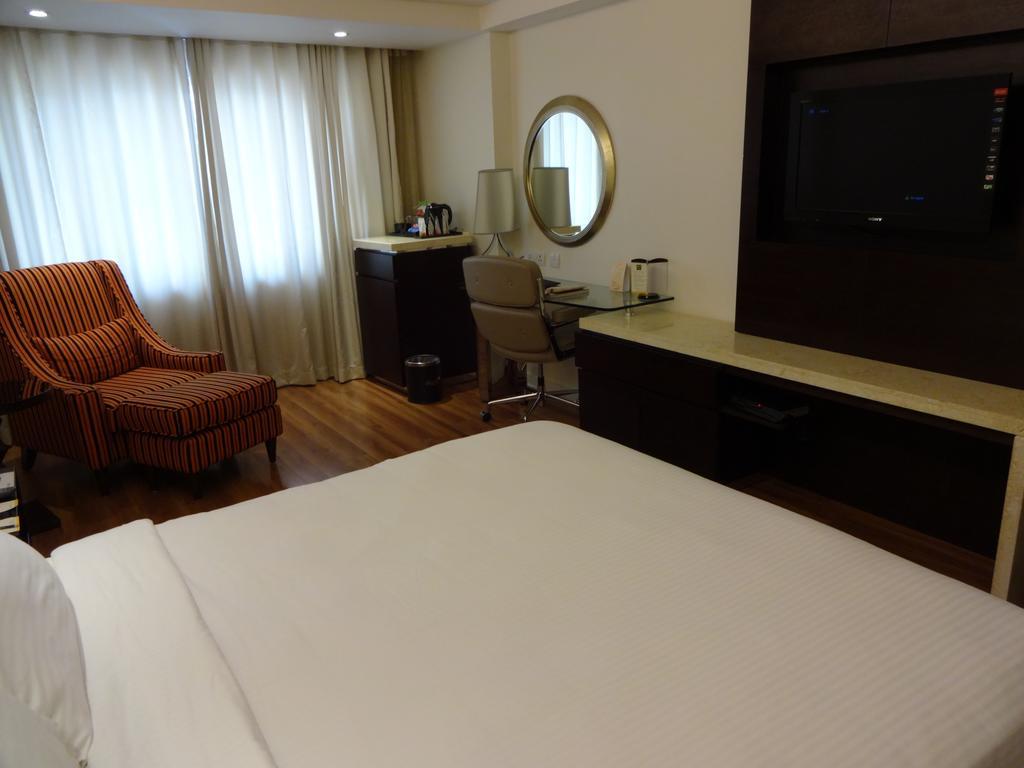 Savera Hotel Chennai Ngoại thất bức ảnh