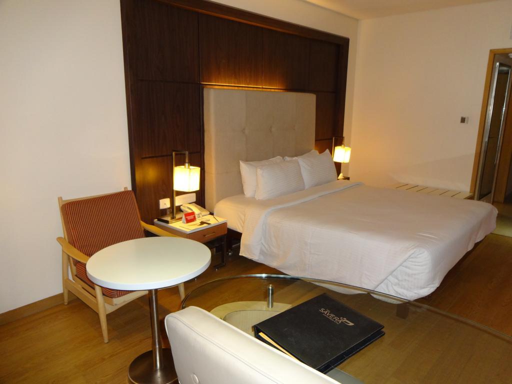 Savera Hotel Chennai Phòng bức ảnh