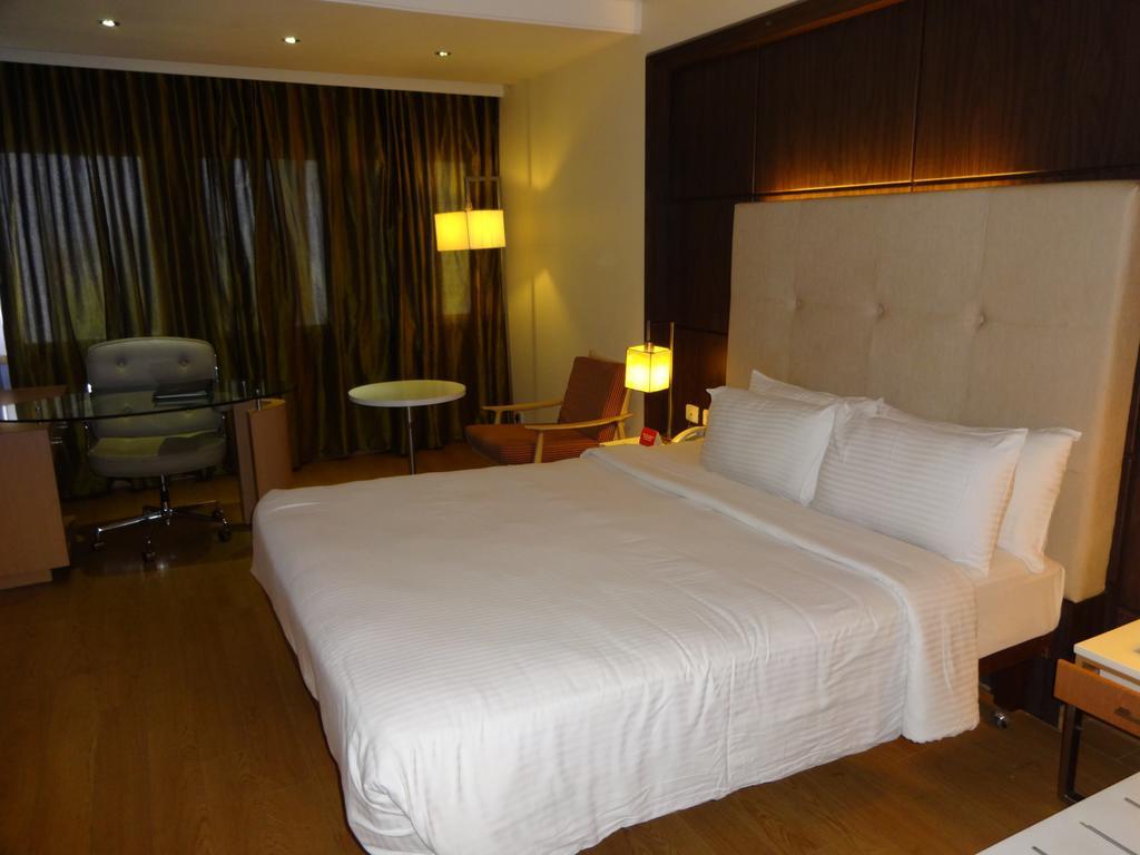 Savera Hotel Chennai Phòng bức ảnh
